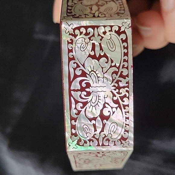 Stunning Mother of Pearl jewelry box. - Picture 5 of 8
